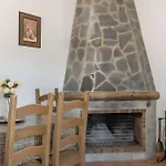 Casa Con Piscina Compartida En בית נופש
