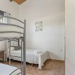 Casa Con Piscina Compartida En בית נופש *