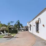 Casa Con Piscina Compartida En בית נופש *