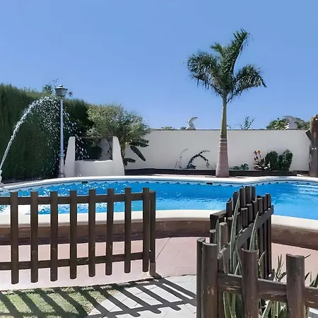בית נופש Casa Con Piscina Compartida En